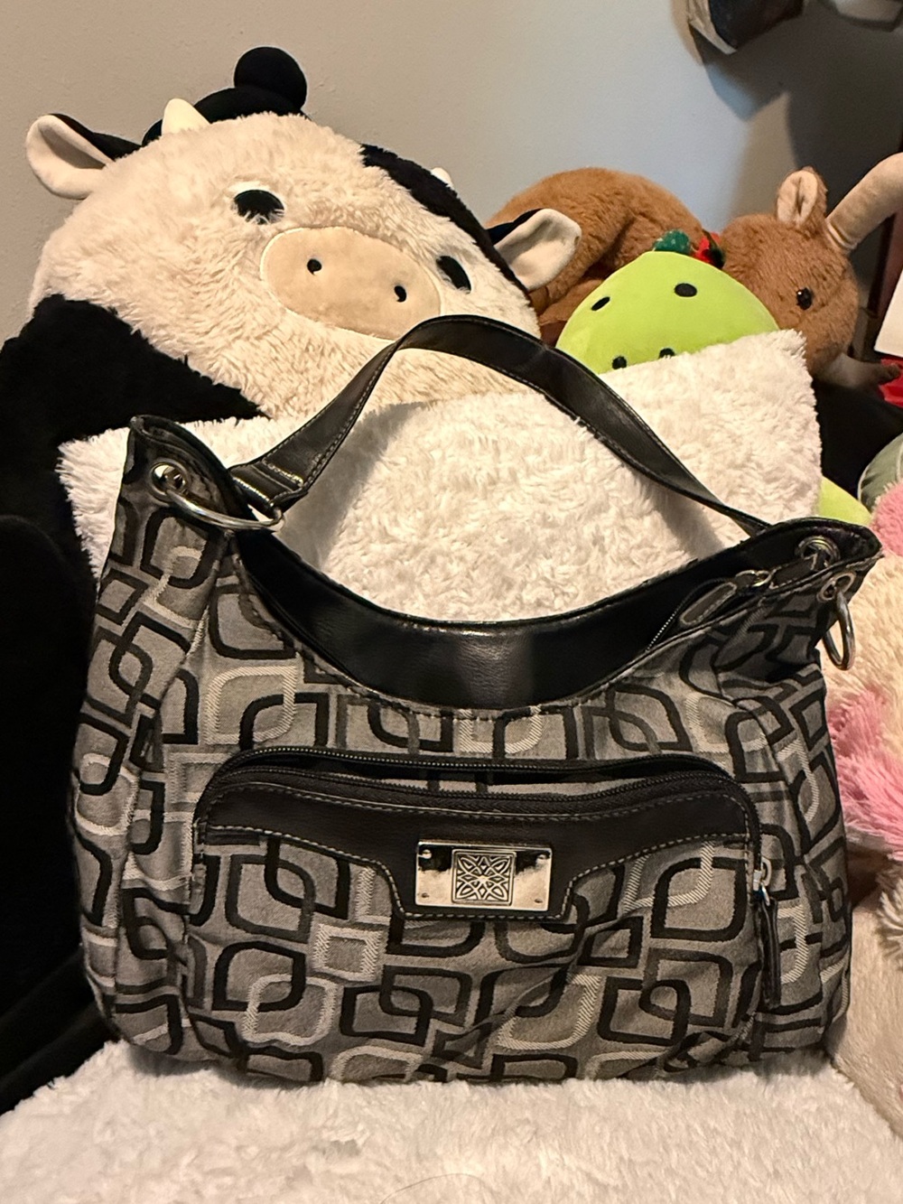 Geometric Print Shoulder Bag in Gray and Black